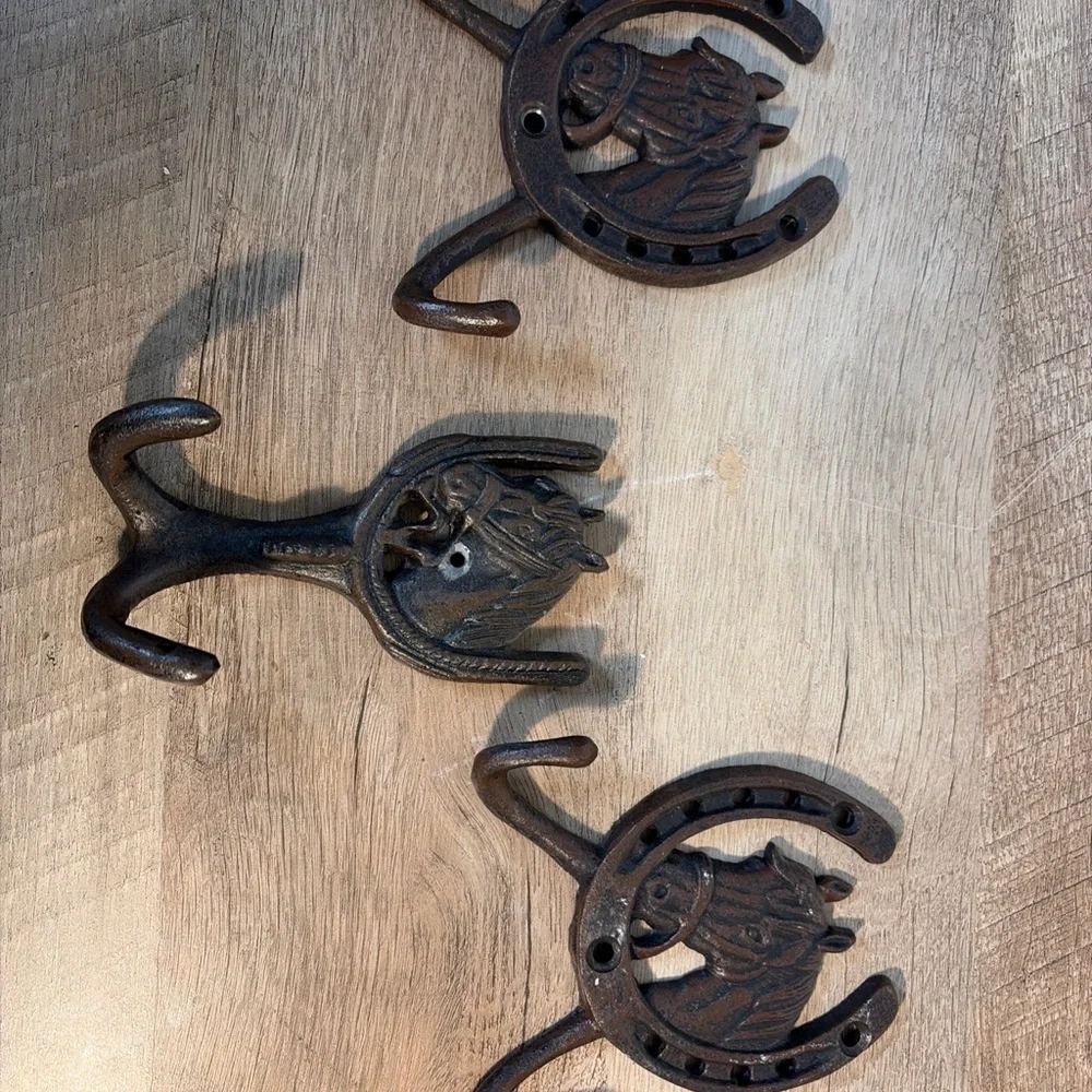 3 Piece Rustic Horse Head HorseShoe Wall Hooks Cast Iron Antique